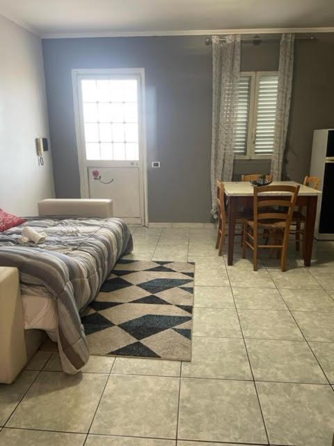 Airport Apartment Happyhouse Фьюмичино Экстерьер фото